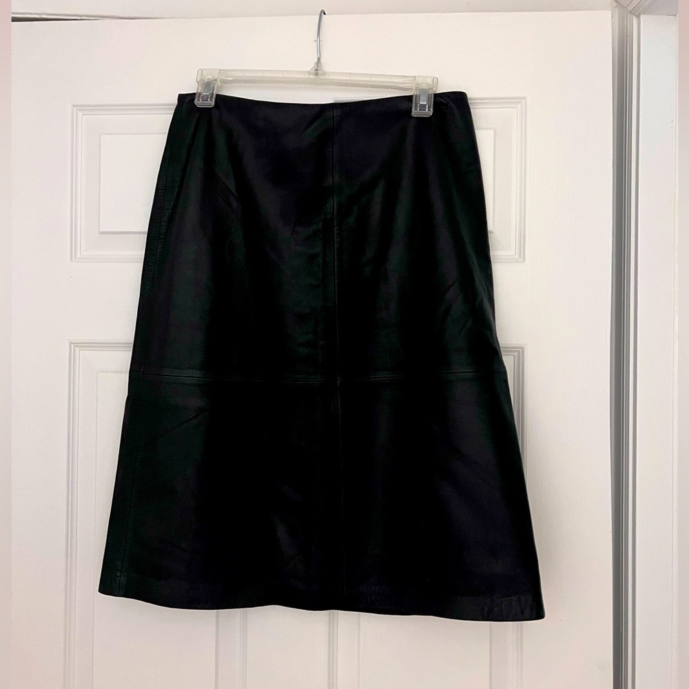 Gap black leather size 8 skirt